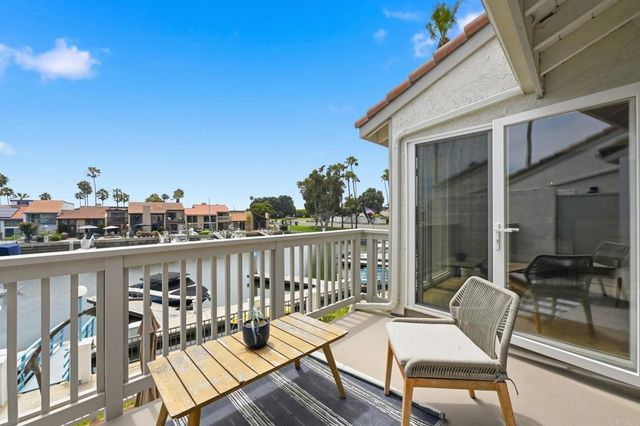 94 Kingston Ct W, Coronado, CA 92118