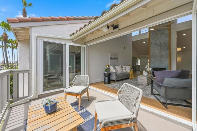 94 Kingston Ct W, Coronado, CA 92118