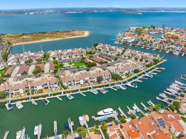 94 Kingston Ct W, Coronado, CA 92118