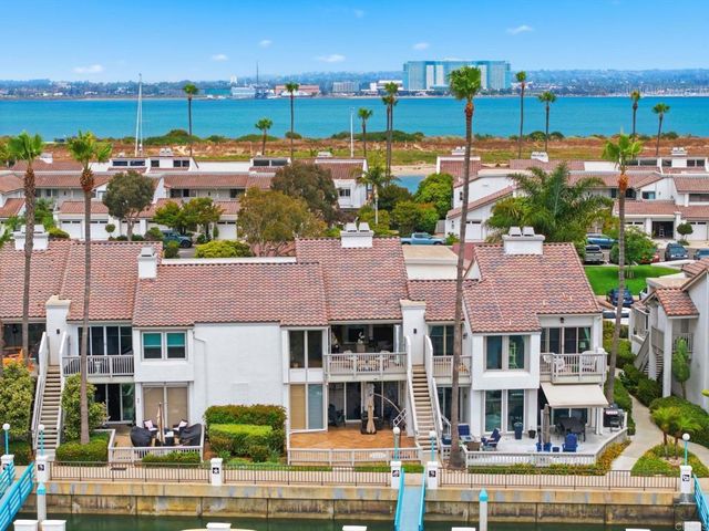 94 Kingston Ct W, Coronado, CA 92118