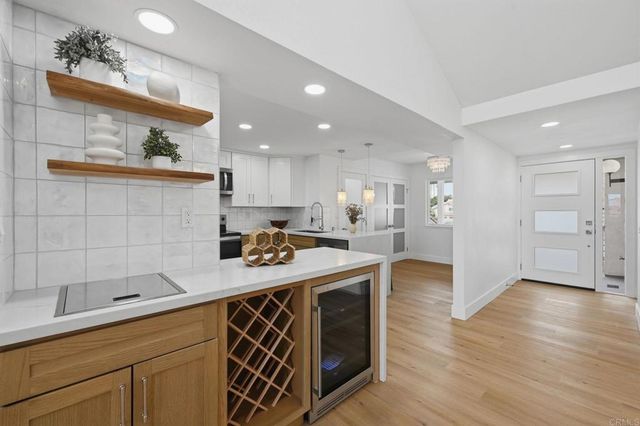 94 Kingston Ct W, Coronado, CA 92118