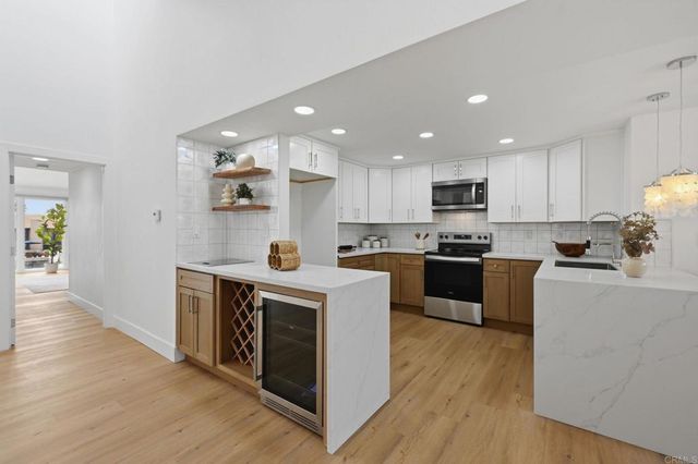 94 Kingston Ct W, Coronado, CA 92118