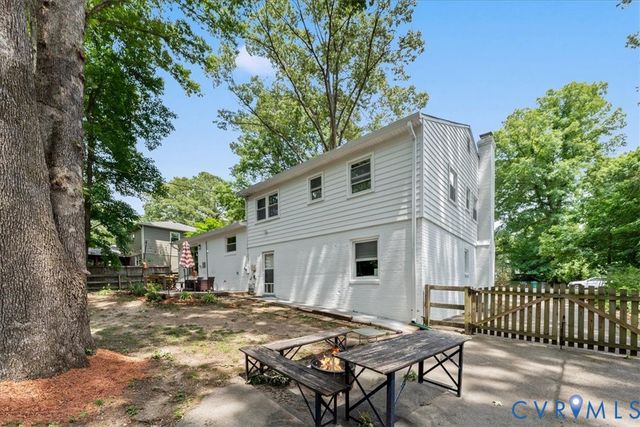 806 Lakewater Dr, Henrico, VA 23229