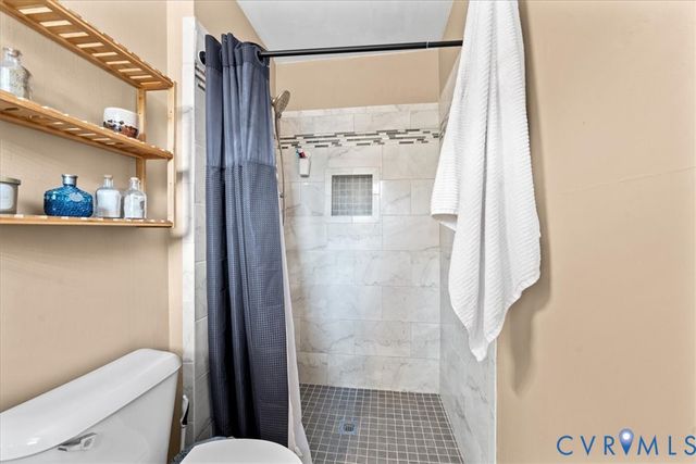 806 Lakewater Dr, Henrico, VA 23229