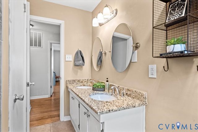 806 Lakewater Dr, Henrico, VA 23229
