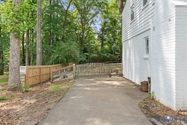 806 Lakewater Dr, Henrico, VA 23229