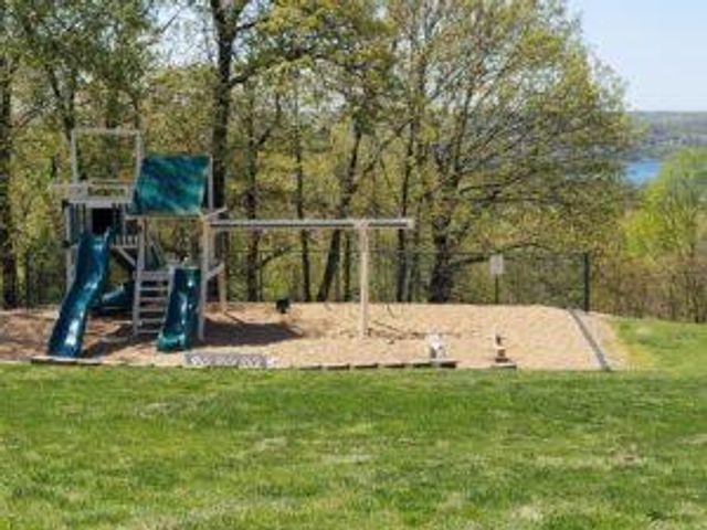 384 Tate Rd, Ridgedale, MO 65739