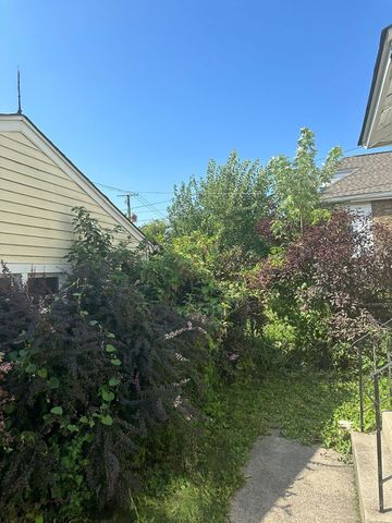 9220 S King Drive, Chicago, IL 60619