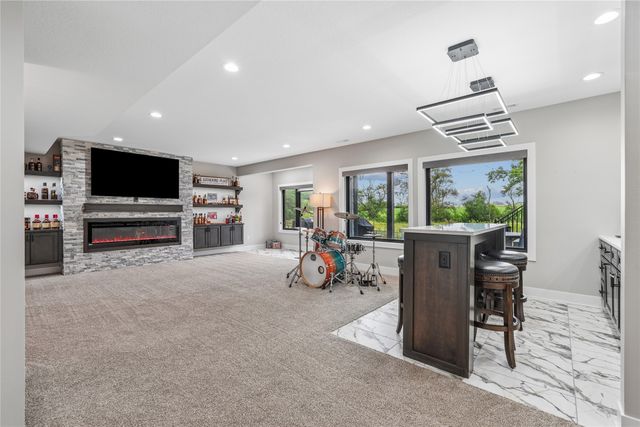 1050 Harrington Way, Waukee, IA 50263