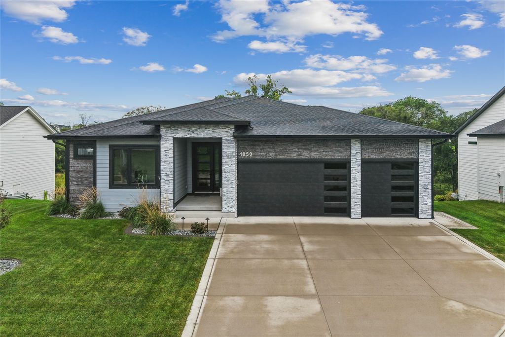 1050 Harrington Way, Waukee, IA 50263