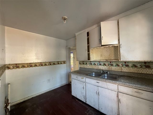 426 Krueger Street, Dallas, TX 75224