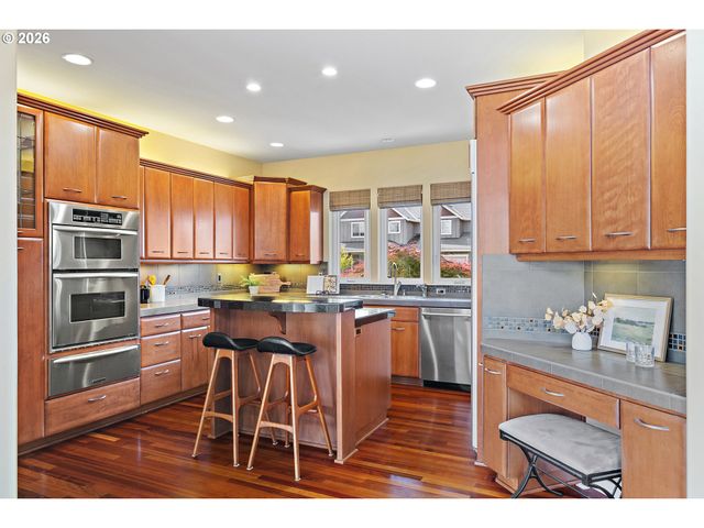 3088 N HOLLADAY Dr, Cornelius, OR 97113