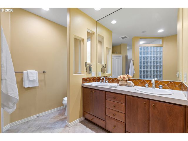 3088 N HOLLADAY Dr, Cornelius, OR 97113