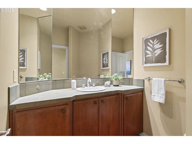 3088 N HOLLADAY Dr, Cornelius, OR 97113