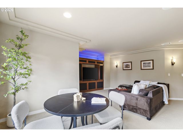 3088 N HOLLADAY Dr, Cornelius, OR 97113