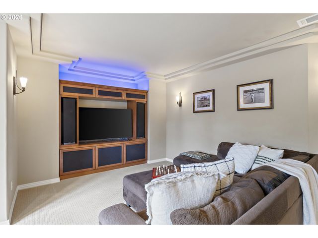3088 N HOLLADAY Dr, Cornelius, OR 97113
