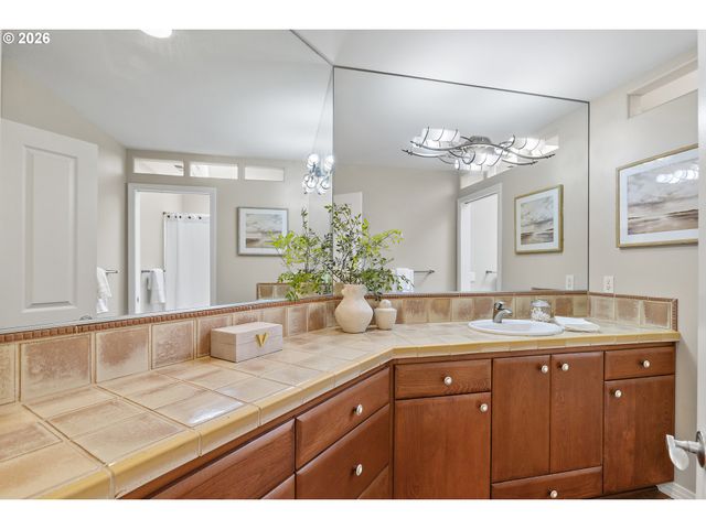 3088 N HOLLADAY Dr, Cornelius, OR 97113