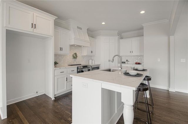 1027 Fir Lane, Liberty, MO 64068