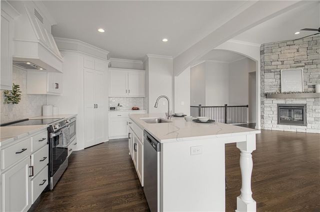 1027 Fir Lane, Liberty, MO 64068