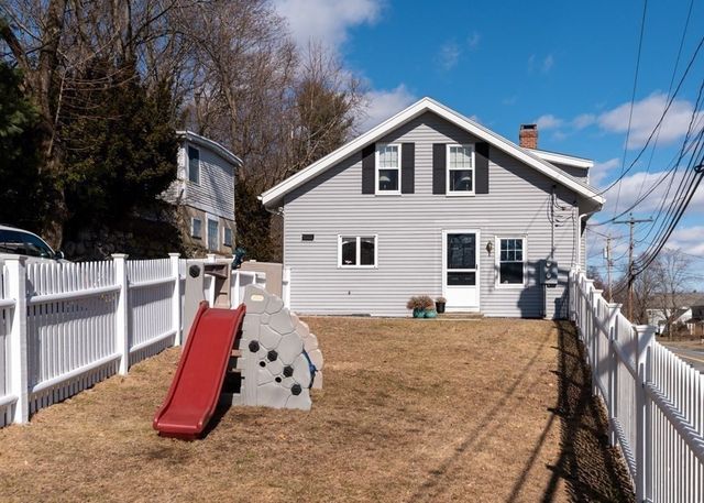 132 Grant St 132, Lexington, MA 02420