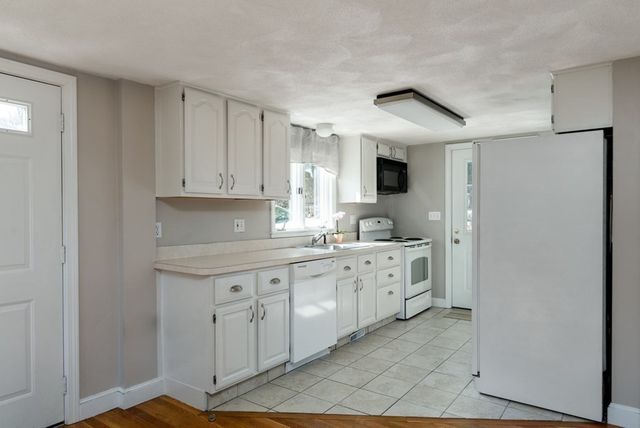 132 Grant St 132, Lexington, MA 02420