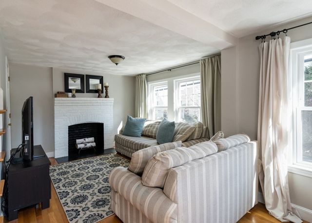 132 Grant St 132, Lexington, MA 02420