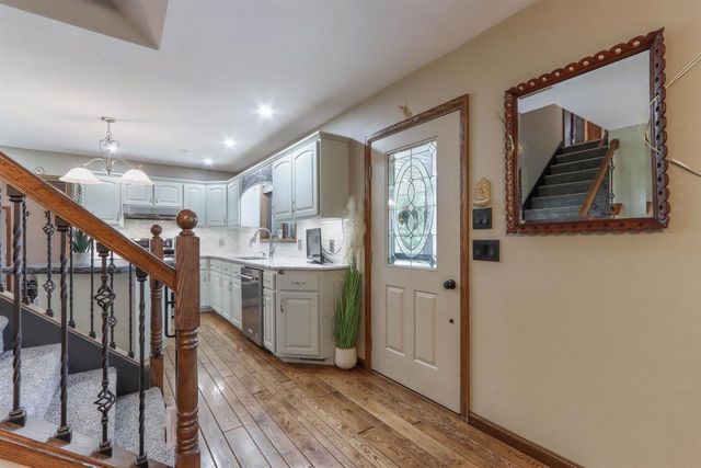 675 DIVINE WAY, Custer, WI 54423