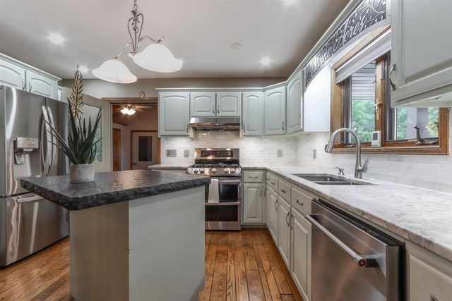 675 DIVINE WAY, Custer, WI 54423