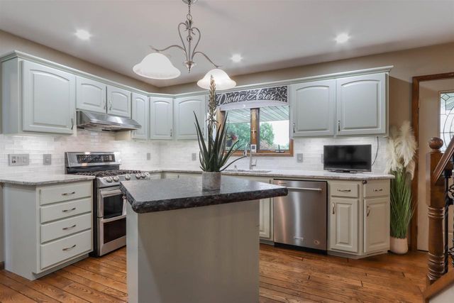 675 DIVINE WAY, Custer, WI 54423