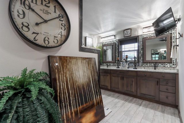 675 DIVINE WAY, Custer, WI 54423