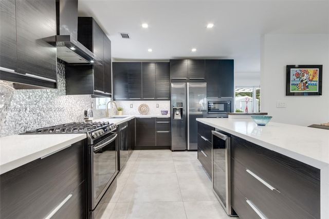 475 NW 42nd St, Miami, FL 33127