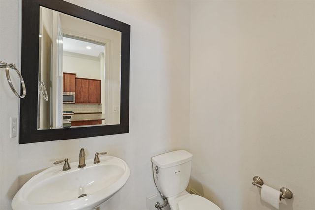 411 W 17th Street D, Houston, TX 77008