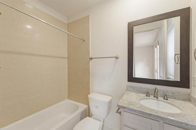 411 W 17th Street D, Houston, TX 77008