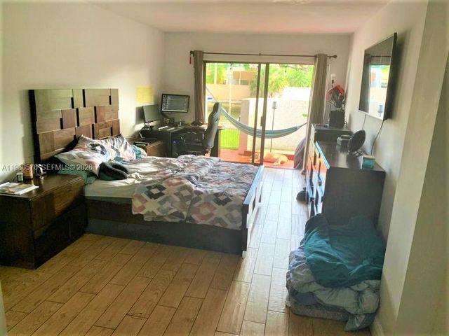 1650 NE 115th St 110, Miami, FL 33181