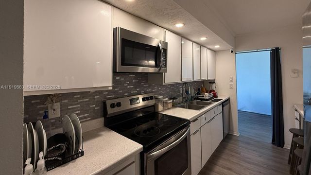 7051 Environ Boulevard 436, Lauderhill, FL 33319