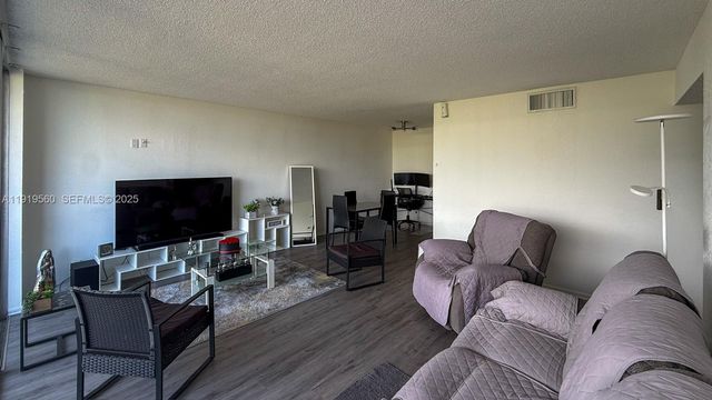 7051 Environ Boulevard 436, Lauderhill, FL 33319