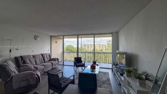 7051 Environ Boulevard 436, Lauderhill, FL 33319