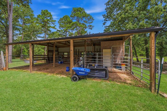 9219 Amelia Drive, Anderson, TX 77830