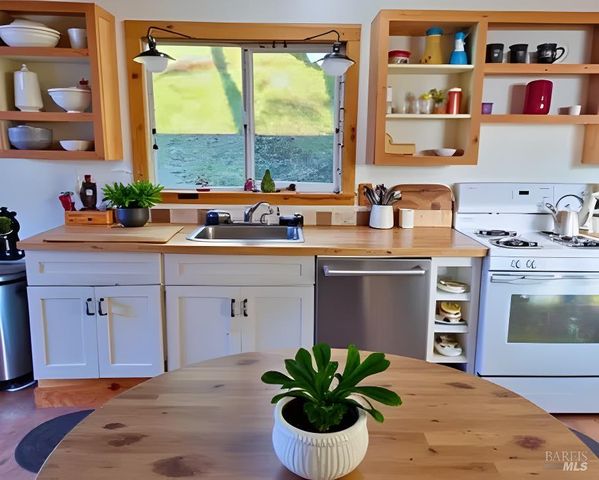 5700 High Point Rd, Willits, CA 95490