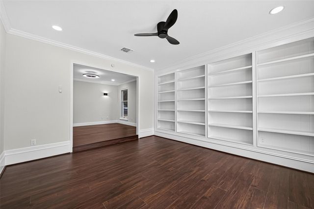 5607 Pebble Springs Drive, Houston, TX 77066