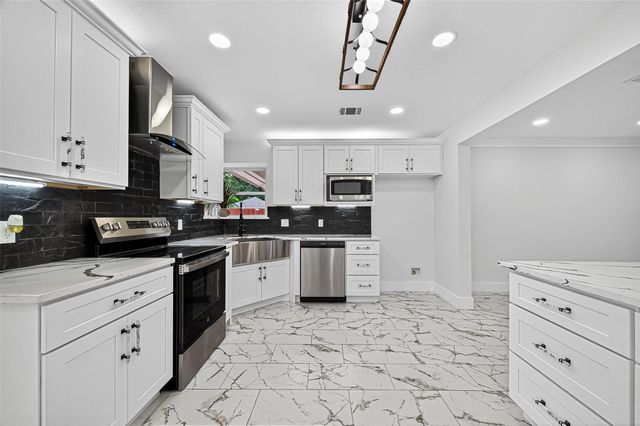 5607 Pebble Springs Drive, Houston, TX 77066