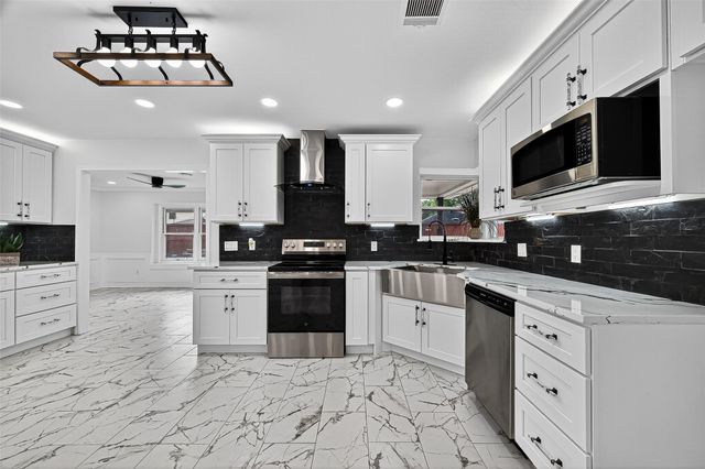 5607 Pebble Springs Drive, Houston, TX 77066