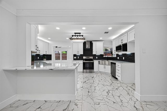 5607 Pebble Springs Drive, Houston, TX 77066