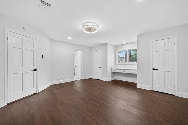 5607 Pebble Springs Drive, Houston, TX 77066