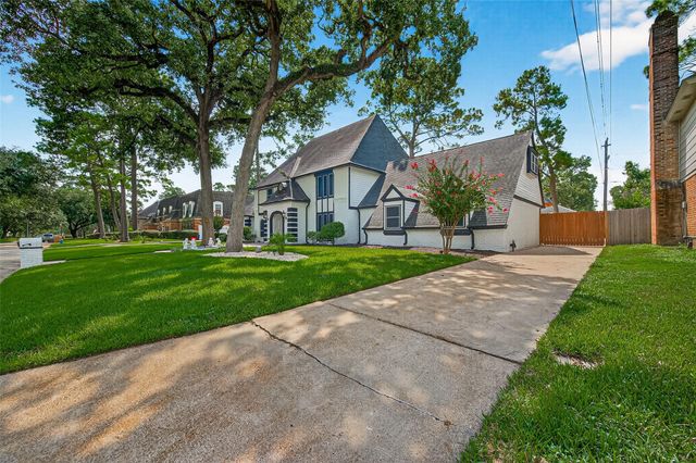 5607 Pebble Springs Drive, Houston, TX 77066