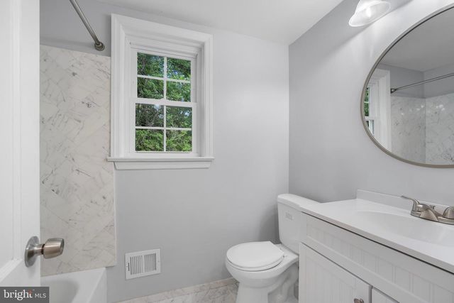 6474 OAKWOOD DR, Falls Church, VA 22041
