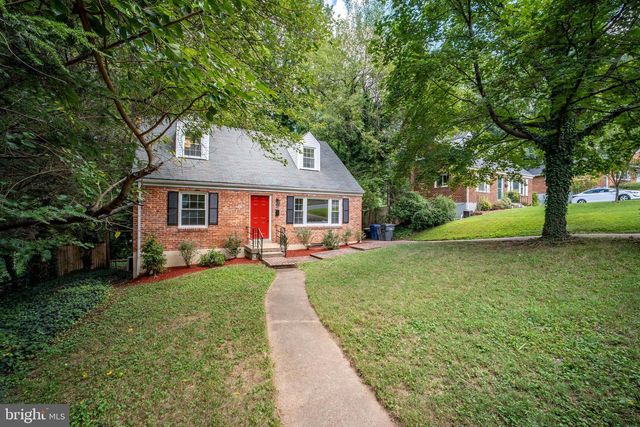 6474 OAKWOOD DR, Falls Church, VA 22041