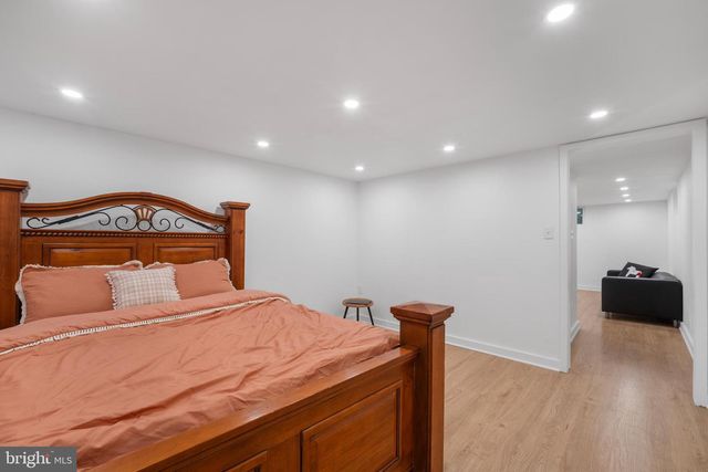 6474 OAKWOOD DR, Falls Church, VA 22041