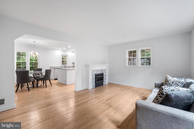 6474 OAKWOOD DR, Falls Church, VA 22041