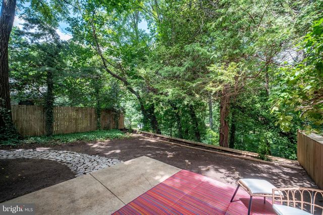 6474 OAKWOOD DR, Falls Church, VA 22041